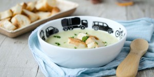Beitragsbild des Blogbeitrags {Rezept} Vegane Hirsesuppe mit Gemüse und Brotchips