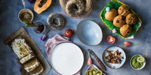 Beitragsbild des Blogbeitrags {Food Special} Rosinenbrötchen zum Osterbrunch