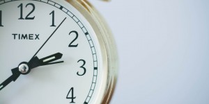 Beitragsbild des Blogbeitrags {Yoga&Sports} Intermittierendes Fasten – Jungbrunnen oder Humbug?