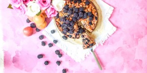 Beitragsbild des Blogbeitrags {Food} glutenfreier Brombeer Kuchen mit Marille 
