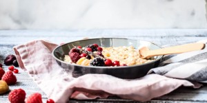 Beitragsbild des Blogbeitrags {Food} Maroni Porridge mit Beeren – glutenfrei 