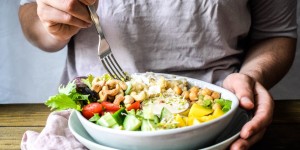 Beitragsbild des Blogbeitrags {Food} Kokos Buddha Bowl mit Mango und Tahini Dressing 