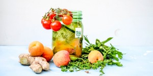 Beitragsbild des Blogbeitrags {Drink} Apricot Kick – Sommerdrink mit Vegi Sue