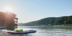 Beitragsbild des Blogbeitrags Bürohengstabenteuer - SUP auf der Donau
