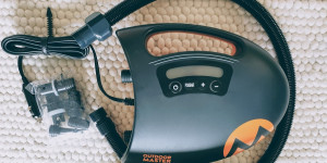 Beitragsbild des Blogbeitrags iSUP Pumpe - OutdoorMaster The Shark