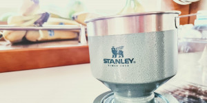 Beitragsbild des Blogbeitrags Kaffee auf See - Stanley Perfect Brew Pour Over