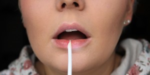 Beitragsbild des Blogbeitrags Vollere Lippen ohne Botox – Effektkosmetik von Dr. Juchheim 