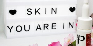 Beitragsbild des Blogbeitrags EINE Wundercreme für jede Frau…?! – das Universkin Serum im Test