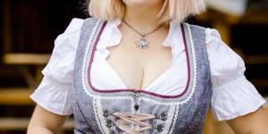 Beitragsbild des Blogbeitrags Der alternative Wiesn – Look: Schick in Lederhose