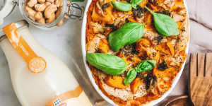 Beitragsbild des Blogbeitrags Kürbislasagne und Hefeknoten mit Nussfüllung mit Schärdinger 100% Pflanzlich