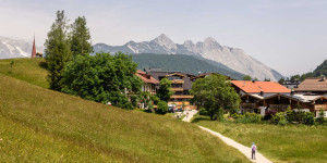 Beitragsbild des Blogbeitrags Seefeld in Tirol: Tipps für deinen Aufenthalt auf Tirols Hochplateau