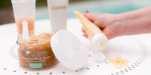 Beitragsbild des Blogbeitrags 5 Gründe für die Verwendung von Peelings – meine Produktlieblinge für Gesicht und Körper