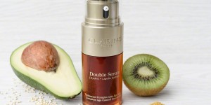 Beitragsbild des Blogbeitrags Warum es sich lohnt in gute Seren zu investieren – Wunderwaffe Double Serum von Clarins 