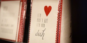 Beitragsbild des Blogbeitrags Upcycling Idee und Kalligraphie Liebe bei Herzilein Papeterie