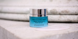 Beitragsbild des Blogbeitrags Hilfe Doppelkinn! Mit Neck Sculpting Cream gegen erste Anzeichen
