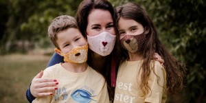 Beitragsbild des Blogbeitrags 3 Insidertipps für schöne und besondere Stoffmasken für Kinder 