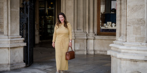 Beitragsbild des Blogbeitrags Nachhaltigkeit mit feinster Naturfaser – Lieblingskleid von CALEO Cashmere