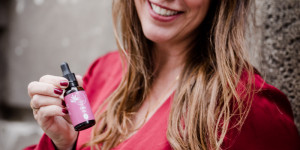 Beitragsbild des Blogbeitrags CBD Öl von Cannful – von Ärzten für Frauen entwickelt
