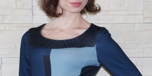 Beitragsbild des Blogbeitrags Blattadern in Blau – ein elegantes Jerseykleid 