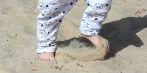 Beitragsbild des Blogbeitrags Refashion – Kleinkindhose aus Mullwindel genäht