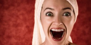 Beitragsbild des Blogbeitrags Was bei Zahnfleischbluten hilft – Hausmittel & mehr