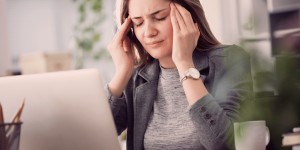 Beitragsbild des Blogbeitrags Ist es möglich, dass CBD Migräne-Symptome lindert?