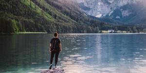 Beitragsbild des Blogbeitrags Die schönsten Seen in Oberösterreich: Reiseinspiration für Österreich 