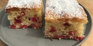 Beitragsbild des Blogbeitrags Ribisel-Rhabarber Kuchen 