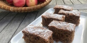 Beitragsbild des Blogbeitrags Schoko Apfel Blechkuchen 