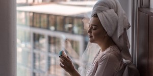 Beitragsbild des Blogbeitrags Gesichtspflegeroutine – Teil 1 mit Foreo UFO 