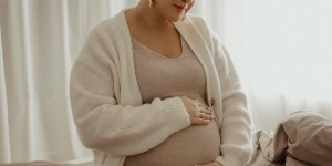 Beitragsbild des Blogbeitrags Beschwerden in der Schwangerschaft – Welche Behandlungen können helfen? 