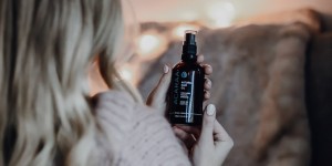 Beitragsbild des Blogbeitrags Beauty: Glänzende Haare mit Naturkosmetik
