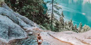 Beitragsbild des Blogbeitrags Baden & Wandern: Der Königssee Naturpool