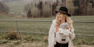 Beitragsbild des Blogbeitrags Ich trag dich durch die Welt – Unsere Erfahrung mit der Rookie Babytrage
