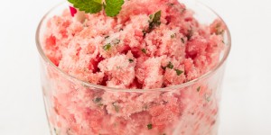 Beitragsbild des Blogbeitrags Wassermelonen Granita mit Minze/ Watermelon granita with mint 