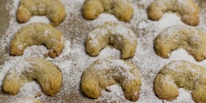 Beitragsbild des Blogbeitrags Vanillekipferln ohne Ei/ Vanilla crescents