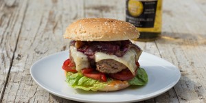 Beitragsbild des Blogbeitrags Hausgemachte Cheeseburger/ Homemade cheeseburger