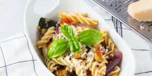 Beitragsbild des Blogbeitrags Pasta mit geschmortem Gemüse/ Pasta with roasted vegetables