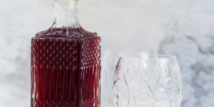 Beitragsbild des Blogbeitrags Sauerkirschlikör/ Sour cherry liqueur