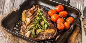 Beitragsbild des Blogbeitrags Rib-Eye Steak mit geschmorten Tomaten