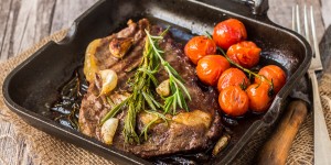 Beitragsbild des Blogbeitrags Rib-Eye Steak mit geschmorten Tomaten 