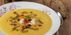 Beitragsbild des Blogbeitrags Kartoffelsuppe mit Pfifferlinge/ Potato soup with chanterelles