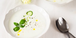 Beitragsbild des Blogbeitrags Buttermilch-Gurken-Kaltschale 