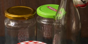 Beitragsbild des Blogbeitrags Flaschen und Gläser sterilisieren – so geht es/ Sterilize bottles and jars – how it is done