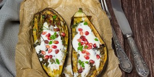 Beitragsbild des Blogbeitrags Auberginen mit Buttermilchsoße/ Eggplant with buttermilk sauce
