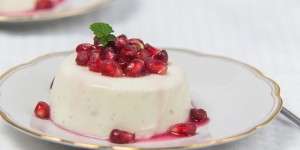 Beitragsbild des Blogbeitrags Buttermilch Panna Cotta/ Buttermilk Panna Cotta 