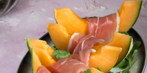 Beitragsbild des Blogbeitrags Melonen-Prosciutto Salat 