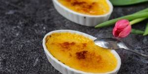 Beitragsbild des Blogbeitrags Eierlikör Crème Brûlée/ Eggnog Crème Brûlée