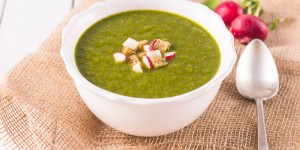 Beitragsbild des Blogbeitrags Radieschenblätter Suppe/ Radish leaf soup