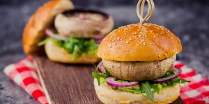 Beitragsbild des Blogbeitrags Vegetarische Burger/ Vegetarian Burger 